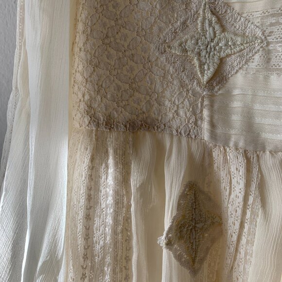 π€ Boho FREE PEOPLE Embroidered Peasant Lace Dress β Effortlessly Romantic! πΏ - Picture 5 of 7